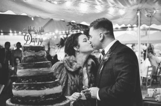 rustic-vintage-red-barn-wedding