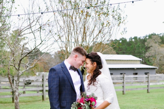 rustic-vintage-red-barn-wedding