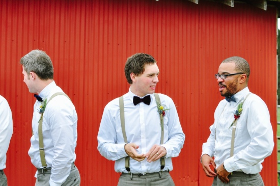rustic-vintage-red-barn-wedding