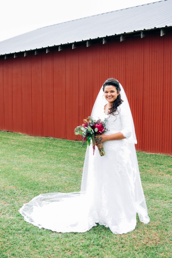 rustic-vintage-red-barn-wedding