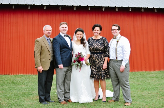 rustic-vintage-red-barn-wedding