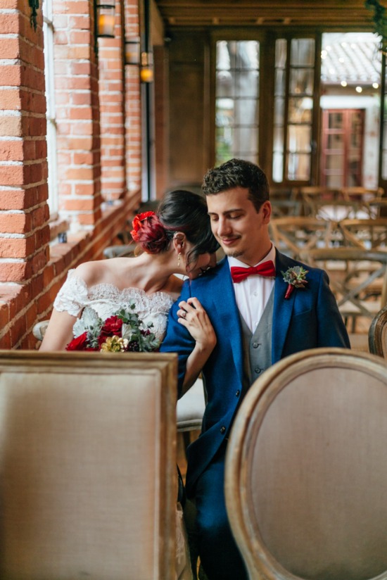 shades-of-blue-and-red-wedding