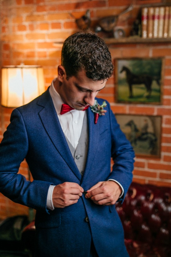 shades-of-blue-and-red-wedding