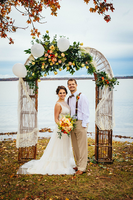 balloon and flower wedding arch @weddingchicks