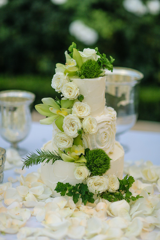 ivory wedding cake with cascade flowers @weddingchicks