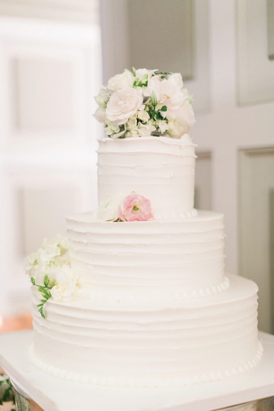 charming-pink-and-white-wedding