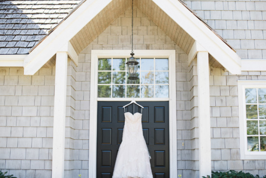 chic-blue-and-gold-outdoor-wedding