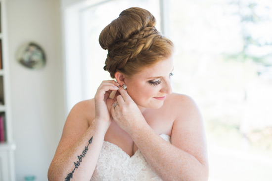 chic-blue-and-gold-outdoor-wedding