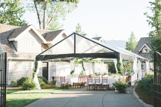 chic-blue-and-gold-outdoor-wedding