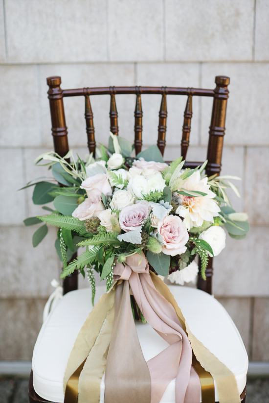 chic-blue-and-gold-outdoor-wedding