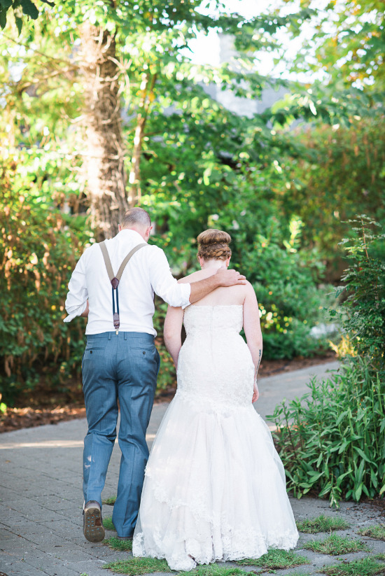 chic-blue-and-gold-outdoor-wedding