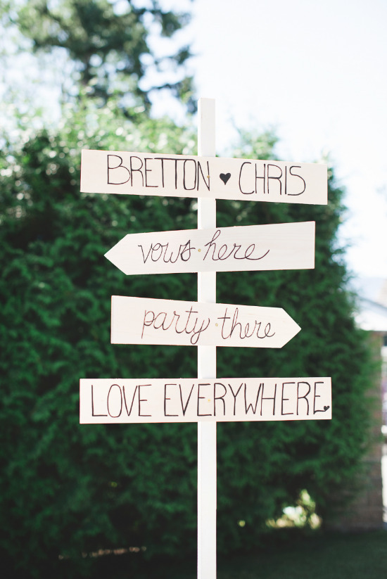 chic-blue-and-gold-outdoor-wedding