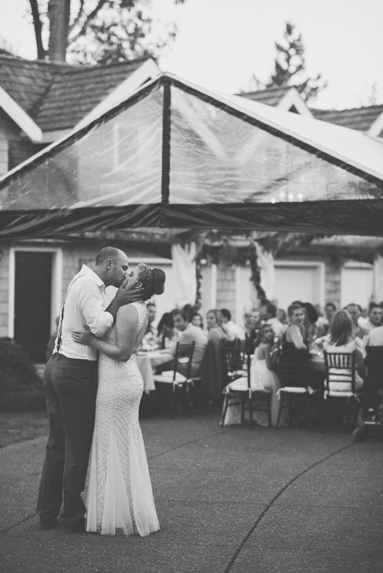 chic-blue-and-gold-outdoor-wedding