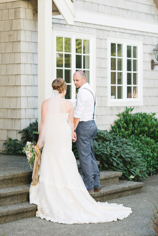 chic-blue-and-gold-outdoor-wedding