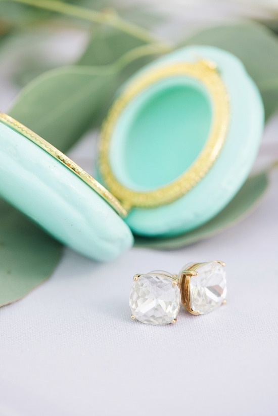 chic-blue-and-gold-outdoor-wedding