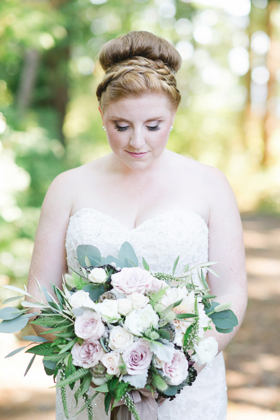 chic-blue-and-gold-outdoor-wedding