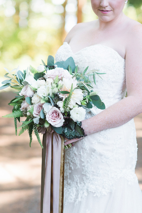 chic-blue-and-gold-outdoor-wedding
