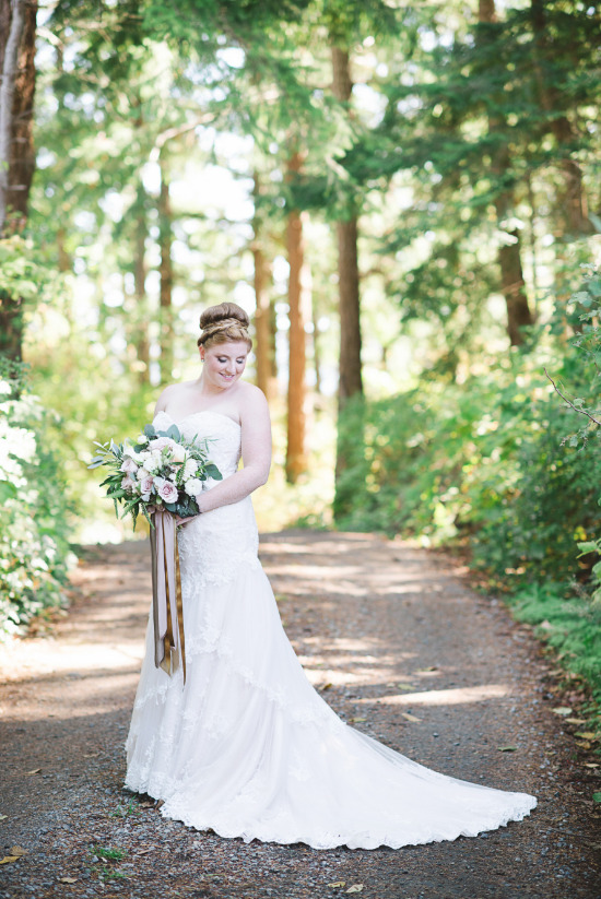 chic-blue-and-gold-outdoor-wedding