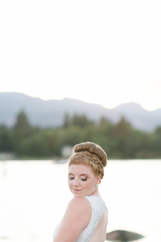 chic-blue-and-gold-outdoor-wedding