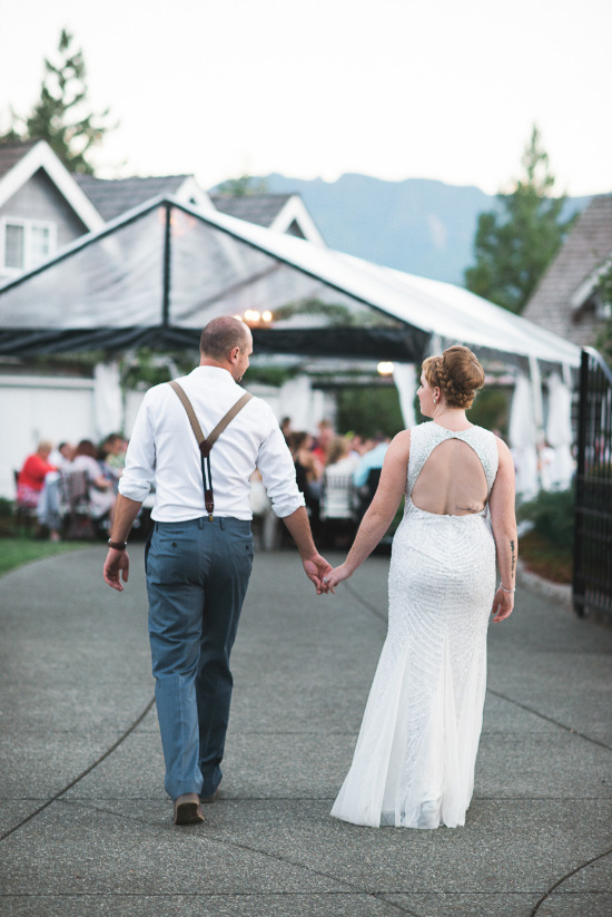 chic-blue-and-gold-outdoor-wedding