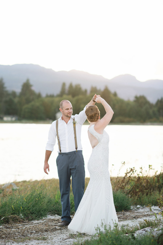 chic-blue-and-gold-outdoor-wedding