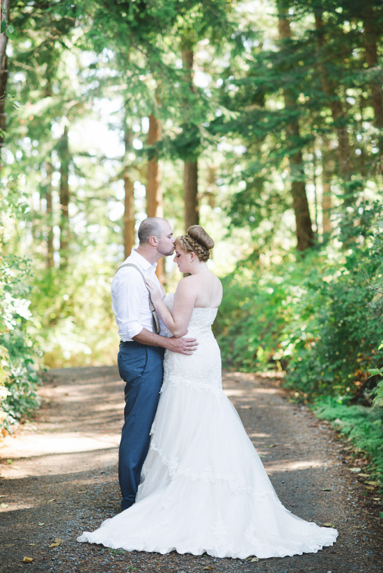 chic-blue-and-gold-outdoor-wedding
