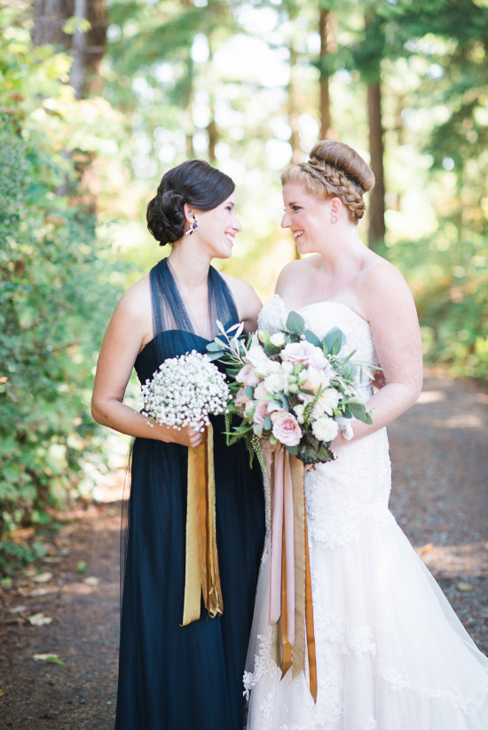 chic-blue-and-gold-outdoor-wedding