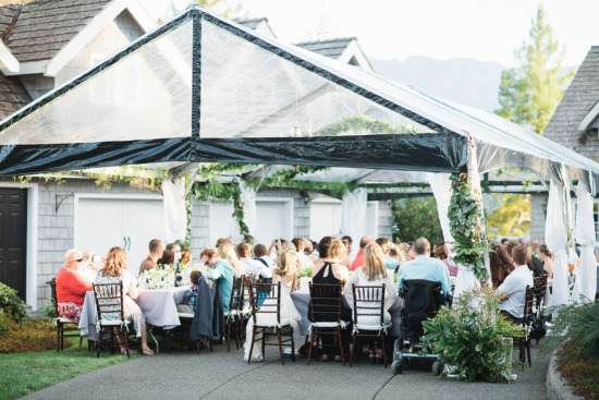 chic-blue-and-gold-outdoor-wedding