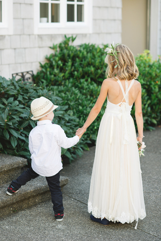 chic-blue-and-gold-outdoor-wedding