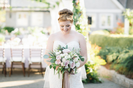 chic-blue-and-gold-outdoor-wedding