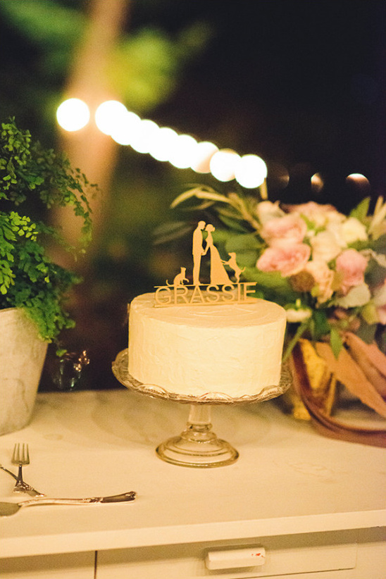 small wedding cake @weddingchicks