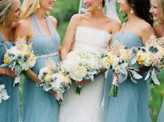 elegant-blue-and-white-wedding