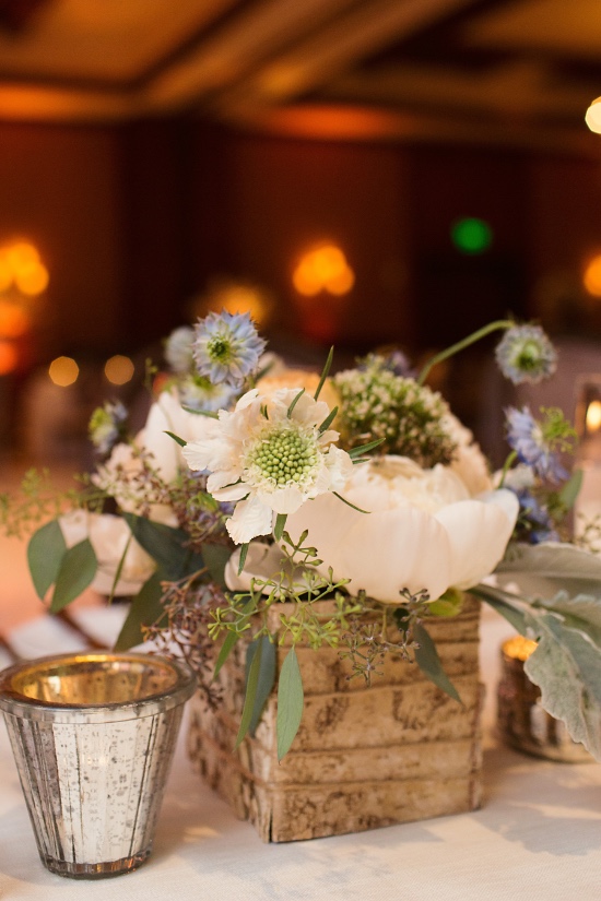 elegant-blue-and-white-wedding