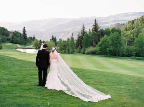 elegant-blue-and-white-wedding