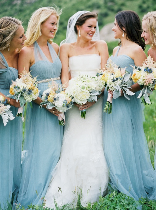 elegant-blue-and-white-wedding