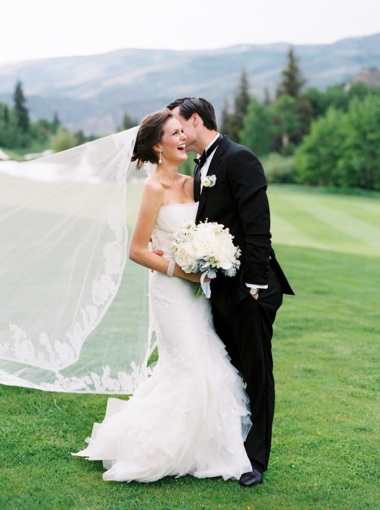 elegant-blue-and-white-wedding