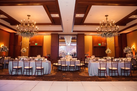elegant-blue-and-white-wedding