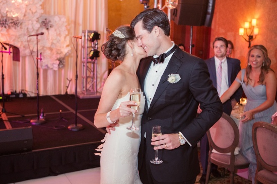 elegant-blue-and-white-wedding