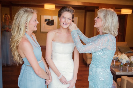 elegant-blue-and-white-wedding