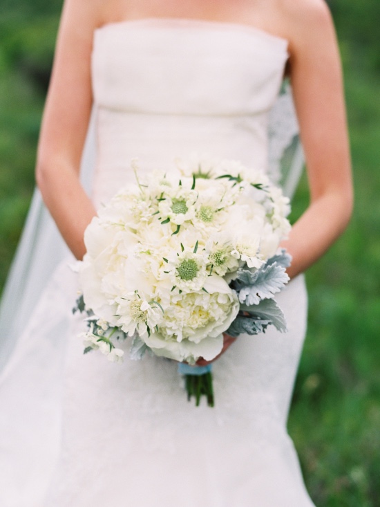 elegant-blue-and-white-wedding