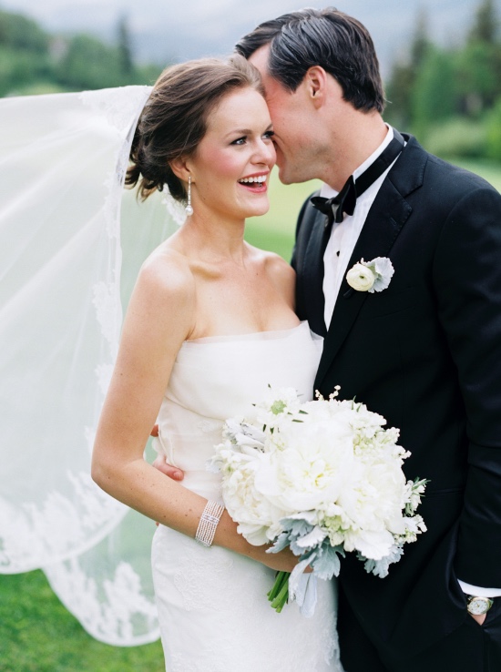 elegant-blue-and-white-wedding