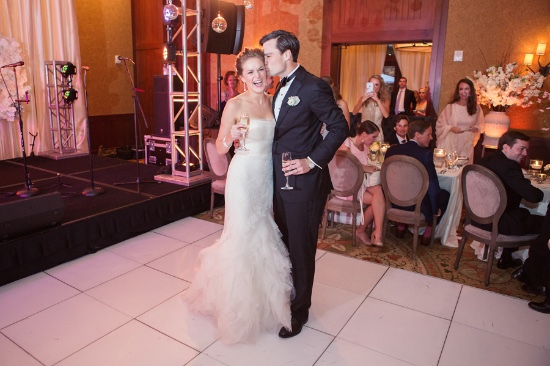 elegant-blue-and-white-wedding