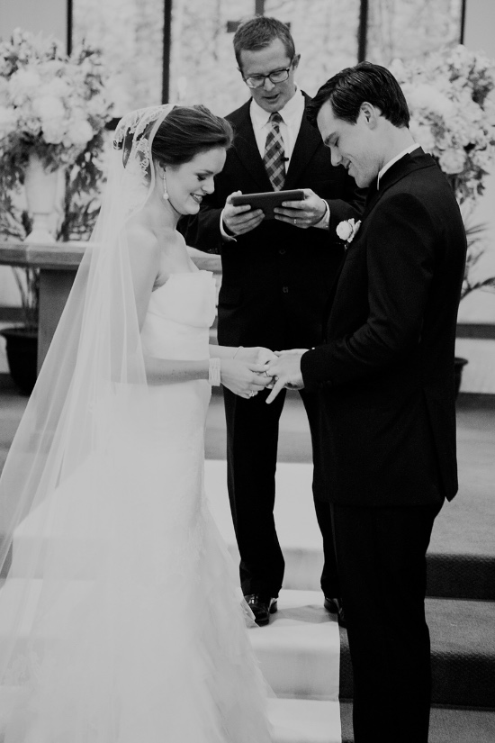 elegant-blue-and-white-wedding
