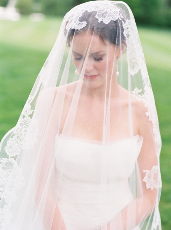 elegant-blue-and-white-wedding