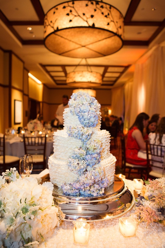 elegant-blue-and-white-wedding