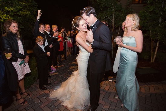 elegant-blue-and-white-wedding