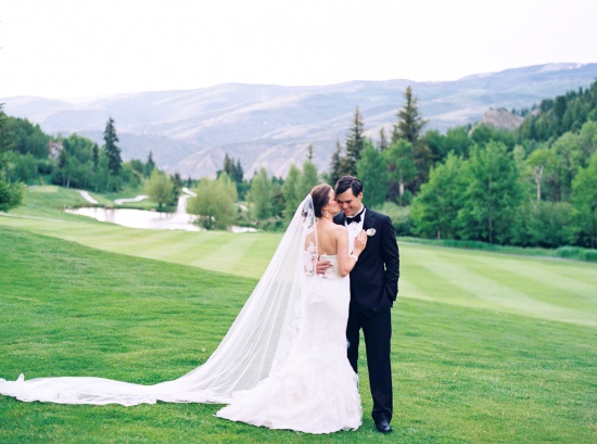 elegant-blue-and-white-wedding