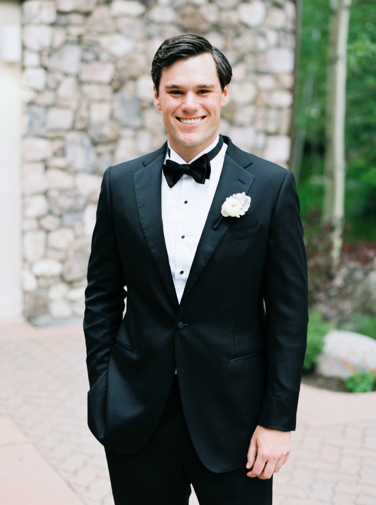 elegant-blue-and-white-wedding