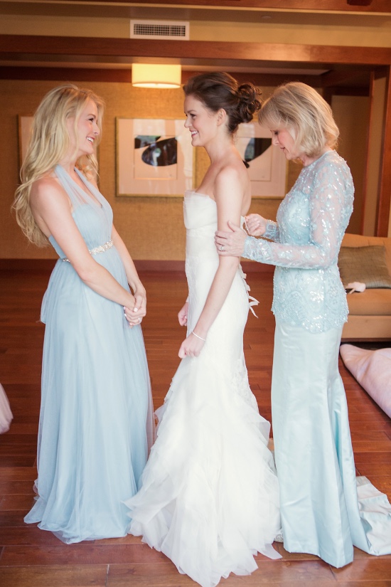 elegant-blue-and-white-wedding