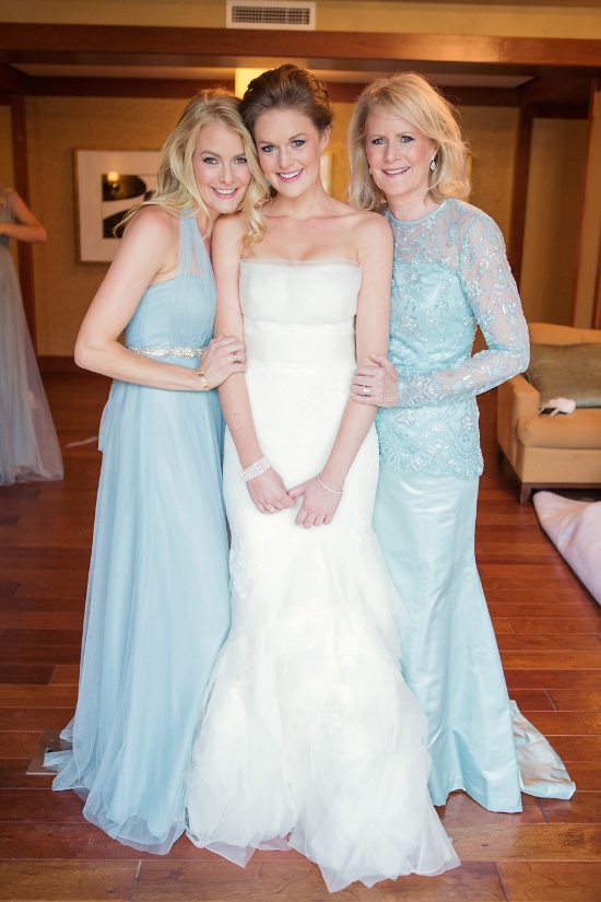 elegant-blue-and-white-wedding